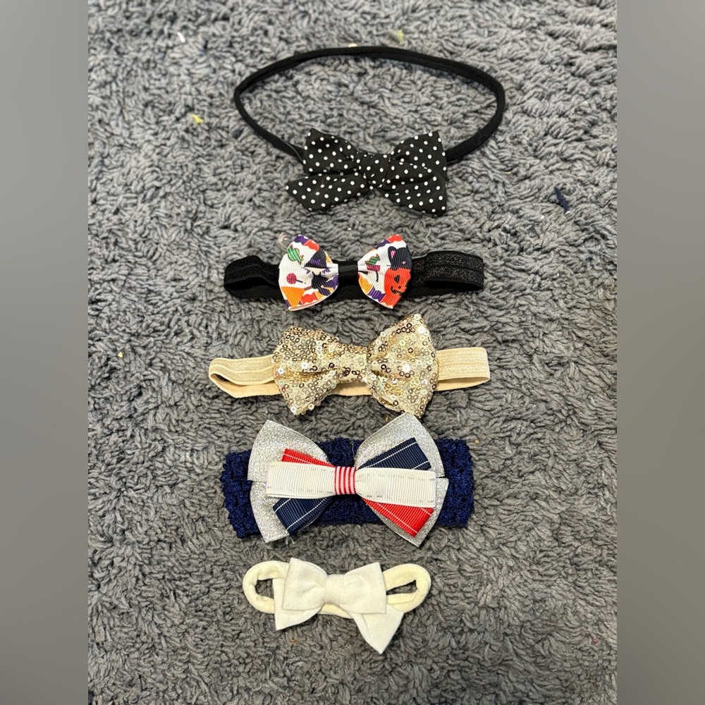 Lightly worn set of 5 baby headbands with bows